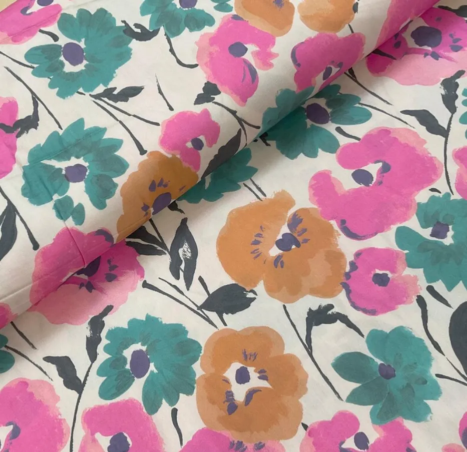 Katoen wit met pastelgekleurde bloemen - Knipmode